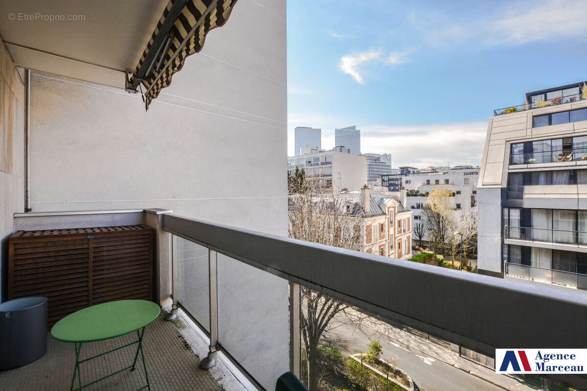 Appartement à COURBEVOIE