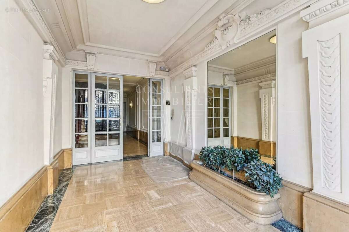 Appartement à PARIS-17E