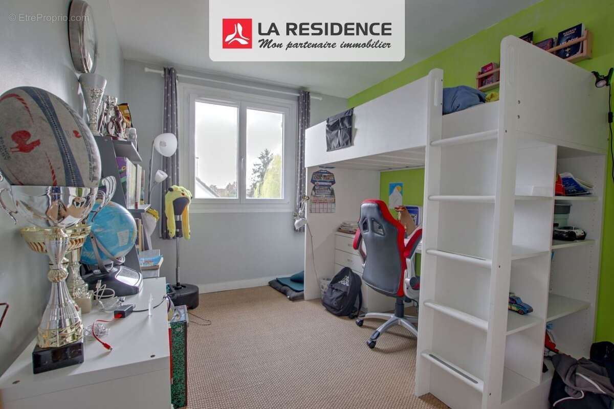 Maison à LE MESNIL-SAINT-DENIS