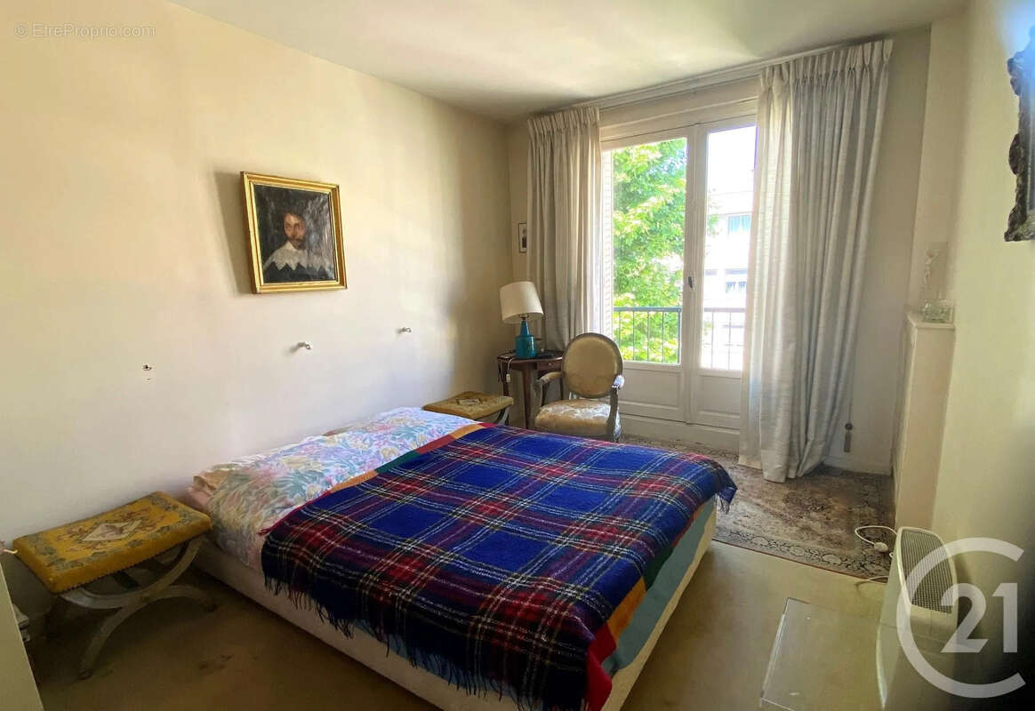 Appartement à NEUILLY-SUR-SEINE