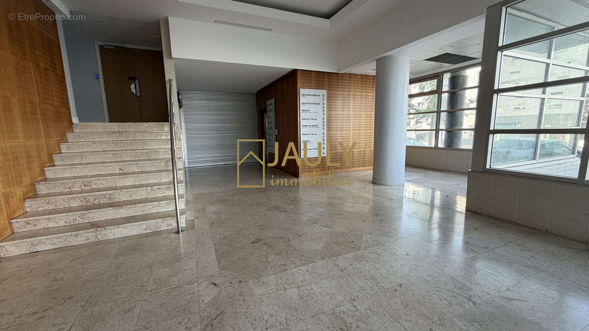 Commerce 330 m² à Meaux  - photo 4