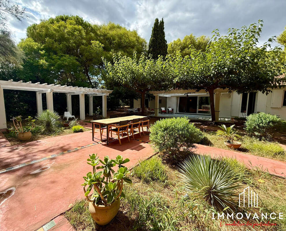 Maison à VIC-LA-GARDIOLE