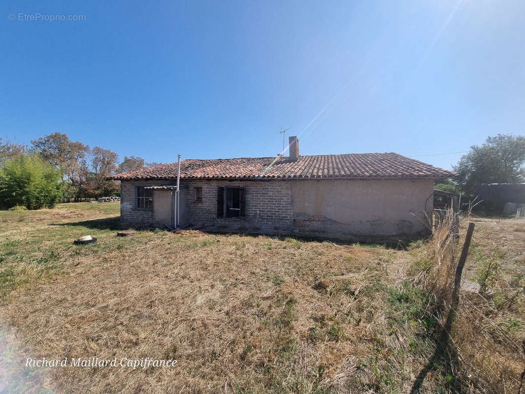 Maison ancienne à rénover + terrain constructible 809 m² — Bressols - photo 5