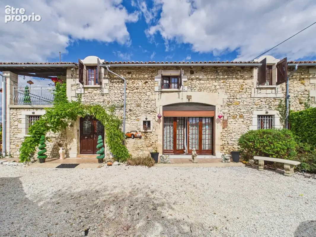 Photo Maison à Brantome au prix de 330 000€