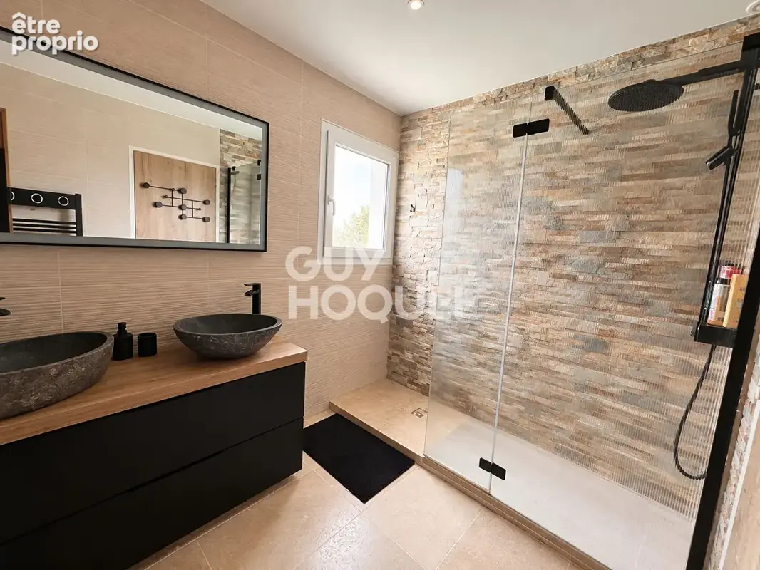 YSSAC LA TOURETTE - Plain pied 103 m2, 3 chambres, Piscine - photo 11