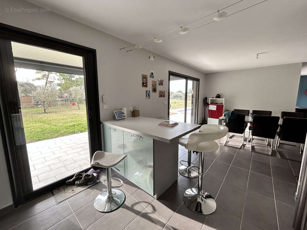 Maison à SAINT-QUENTIN-LA-POTERIE