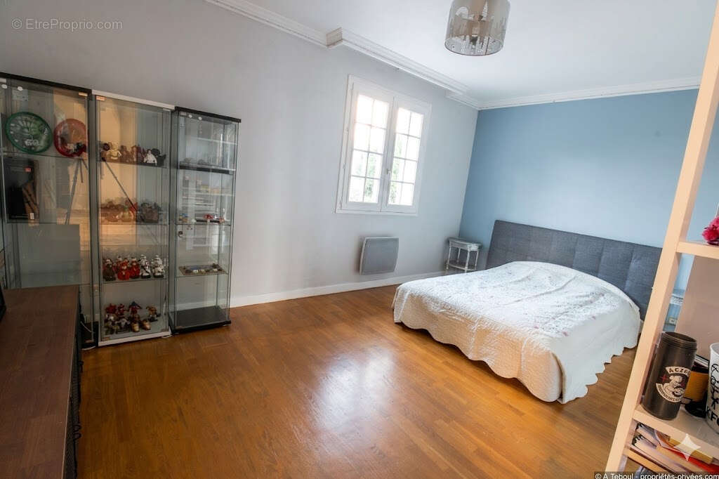 Coup de coeur : Villa familiale d'exception de 210m² - 5 chambres - Piscine -et jardin - Bron Les Genets - photo 11