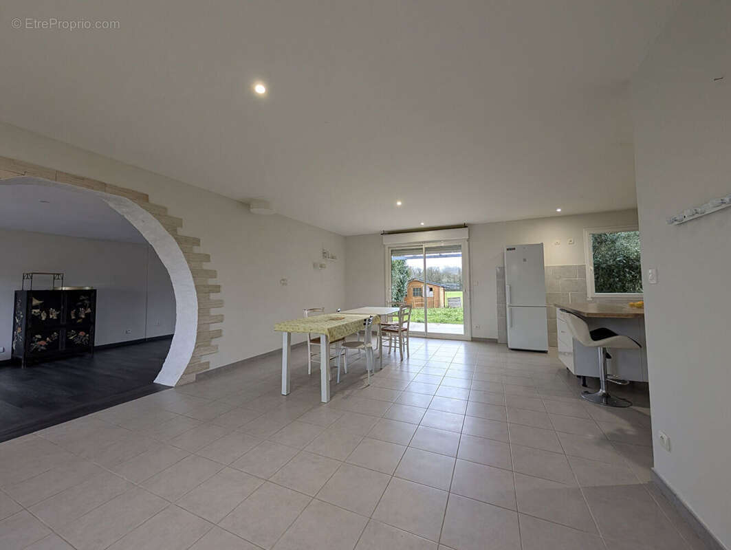 Maison à CHAMPAGNE-SAINT-HILAIRE