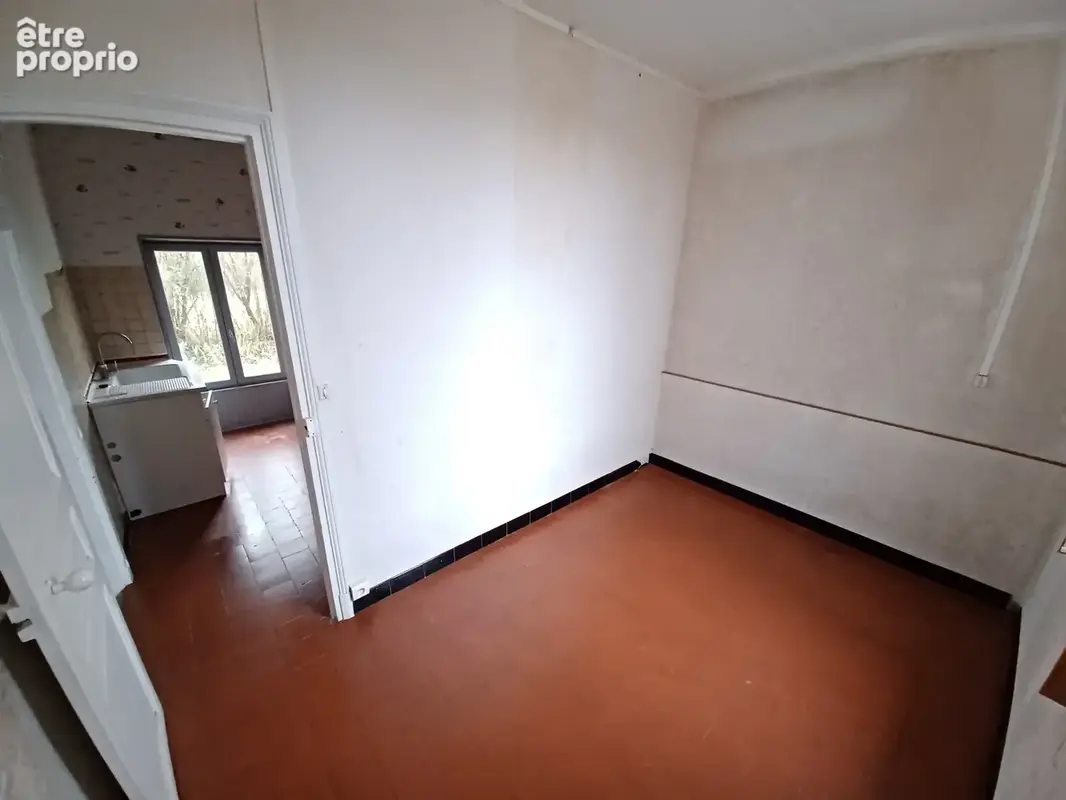 Maison ancienne indépendante, à rénover avec terrain et garage - photo 5