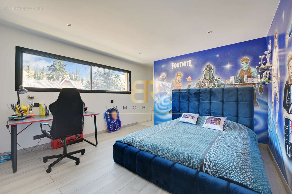 Maison à CHENNEVIERES-SUR-MARNE