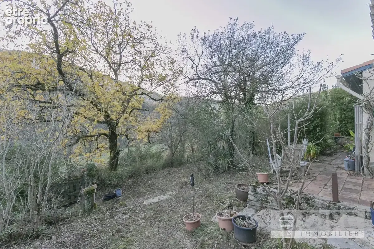 Maisonnette à rénover avec belles vues sur la vallée - photo 12