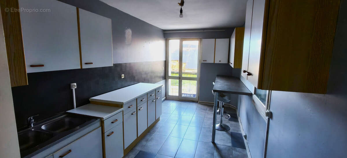 Appartement à ONET-LE-CHATEAU