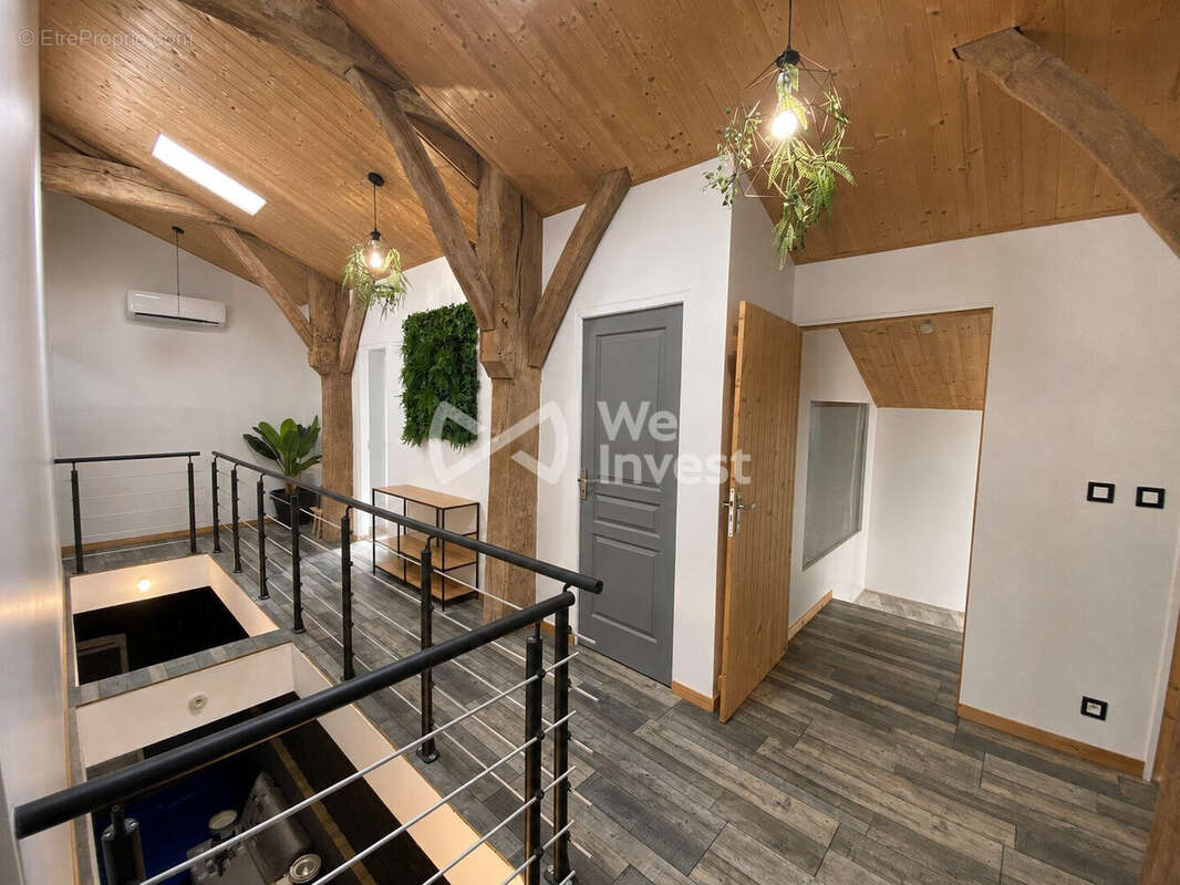 Maison 248 m² à Saint-Romain-De-Benet  - photo 8