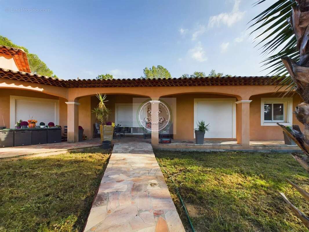 Maison à ROQUEBRUNE-SUR-ARGENS