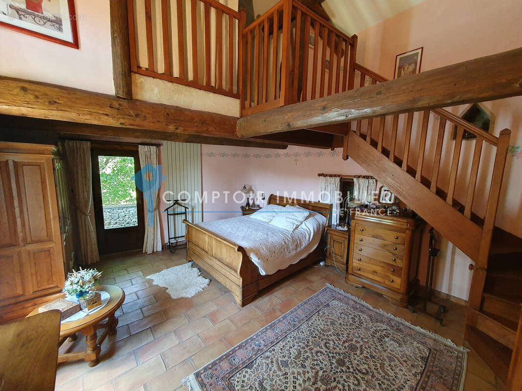 Maison à SAINT-QUENTIN-LA-POTERIE