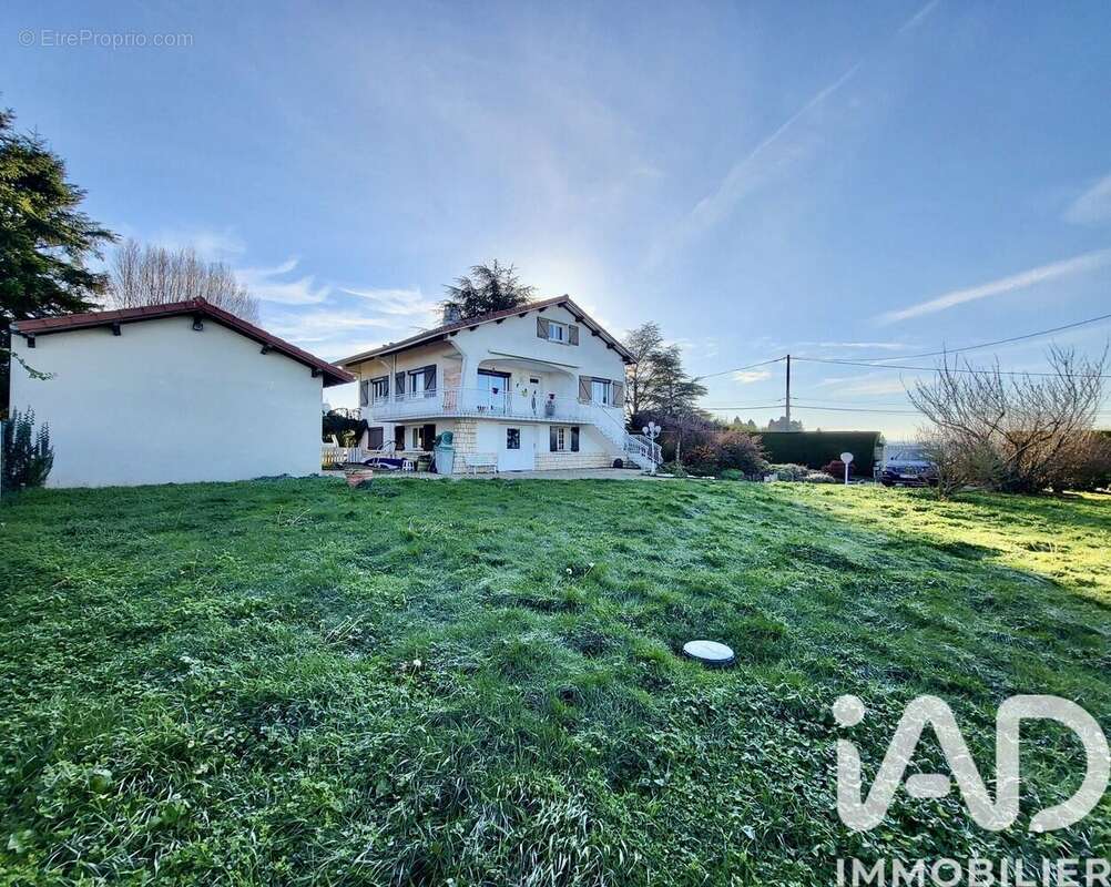 Photo 2 - Maison à SAINT-BONNET-LES-OULES