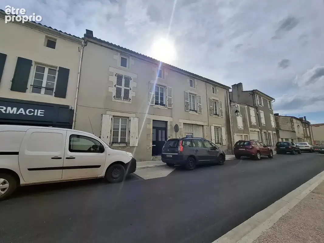 Maison à AIGRE