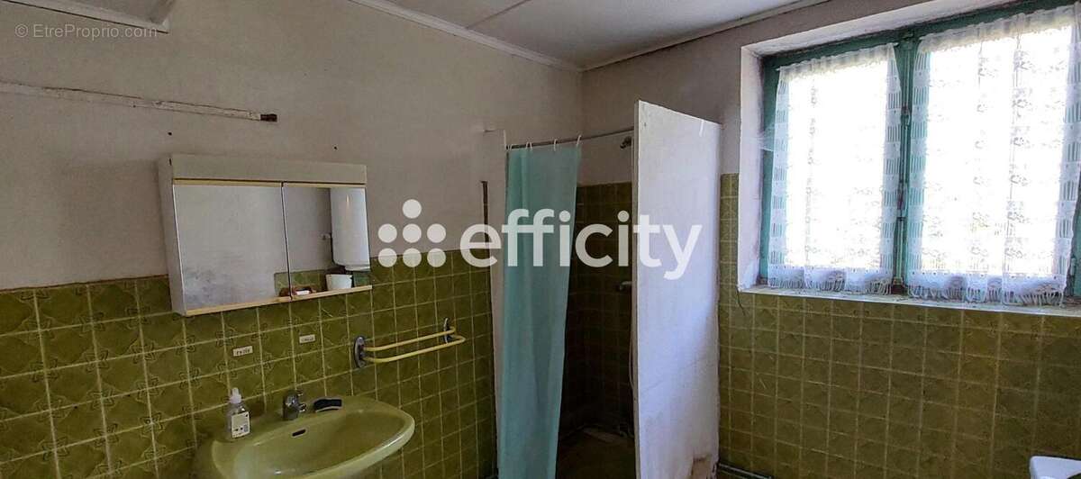 Maison à MONSTEROUX-MILIEU