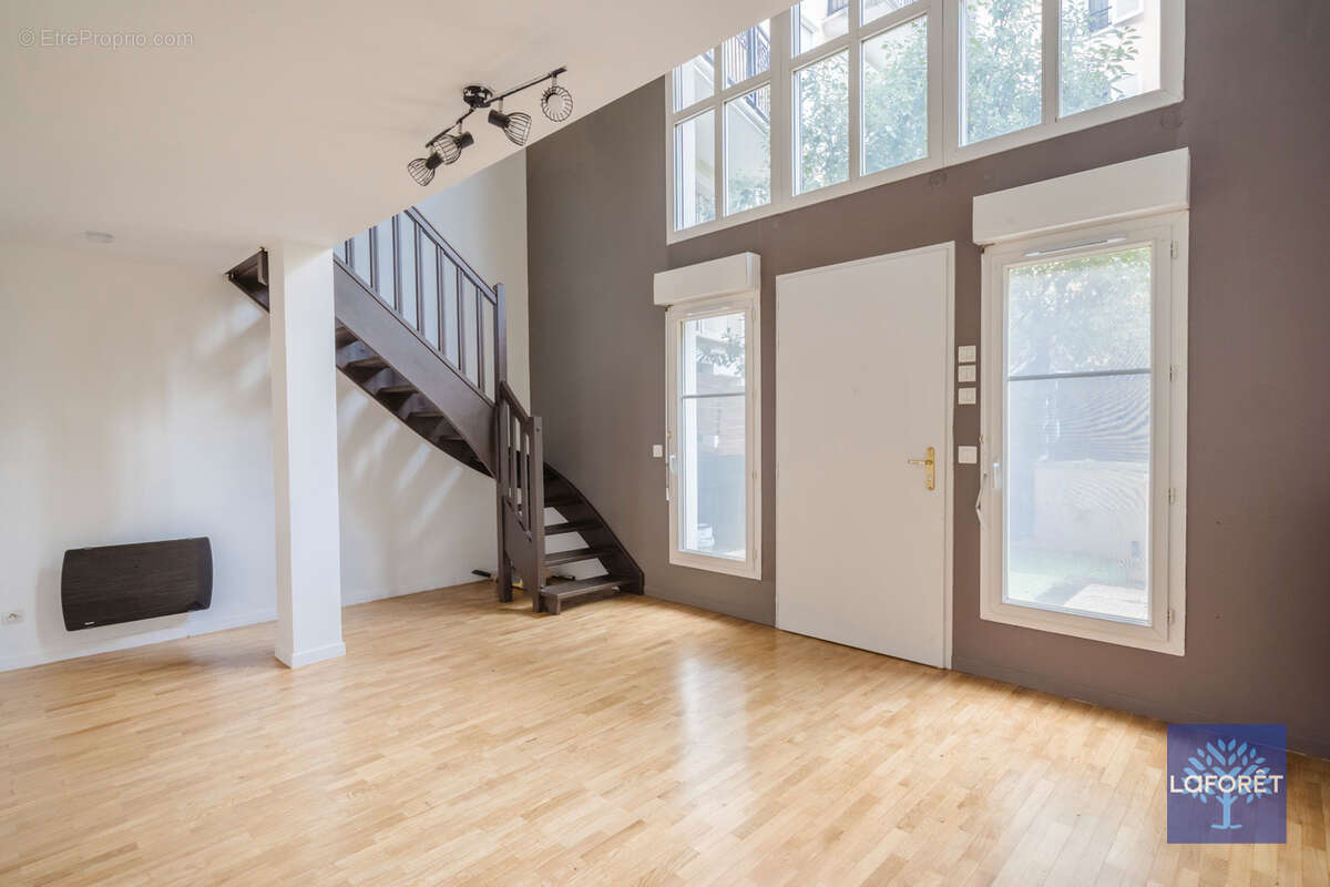 Appartement à LES PAVILLONS-SOUS-BOIS