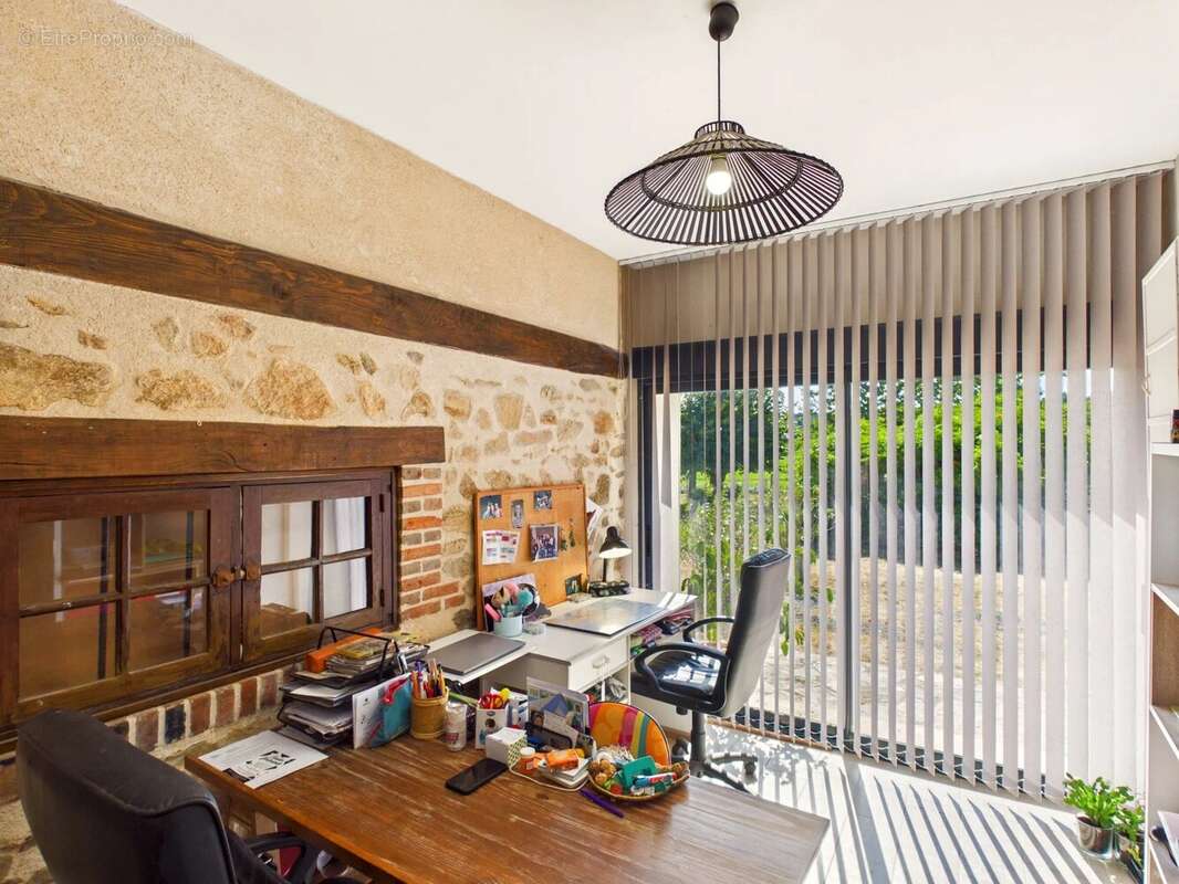 Propriété équestre avec 5 chambres, excellentes écuries et 19.5ha - photo 9