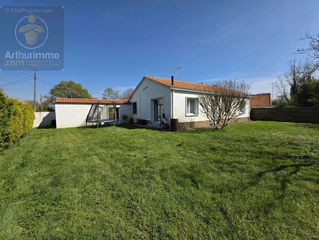 Maison à CHATEAUNEUF
