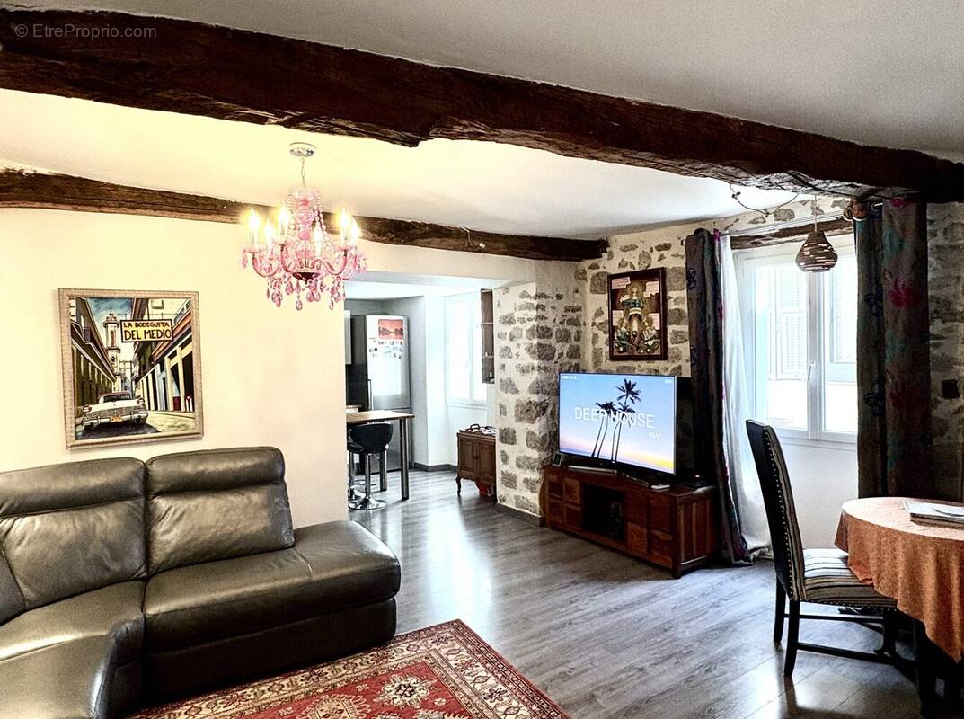 Appartement à PEILLE