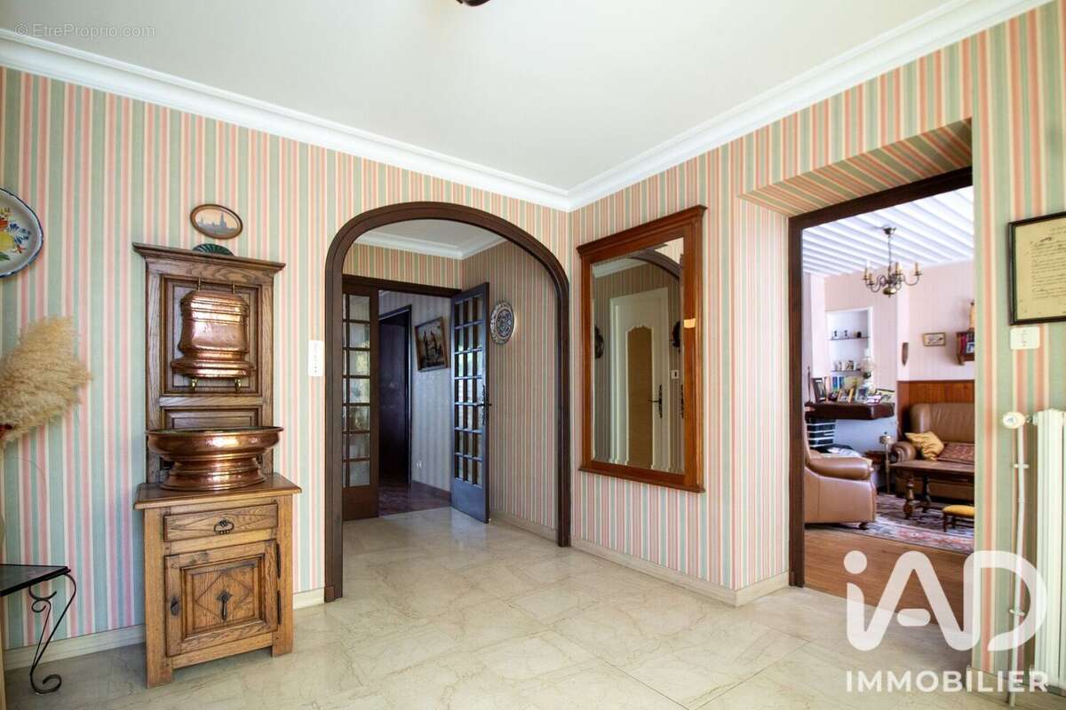 Maison 215 m² à Tours-Sur-Meymont  - photo 5