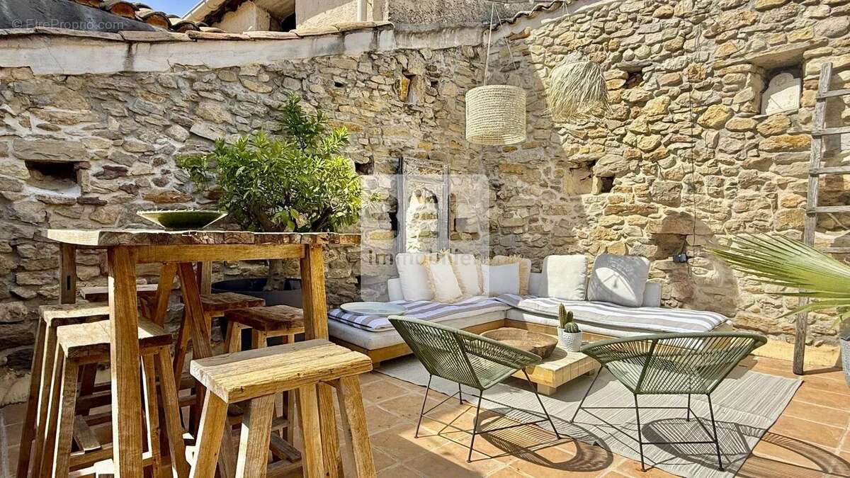 Maison à LAUDUN-L'ARDOISE