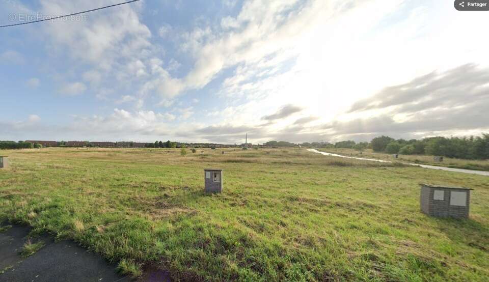 Terrain à EMERCHICOURT