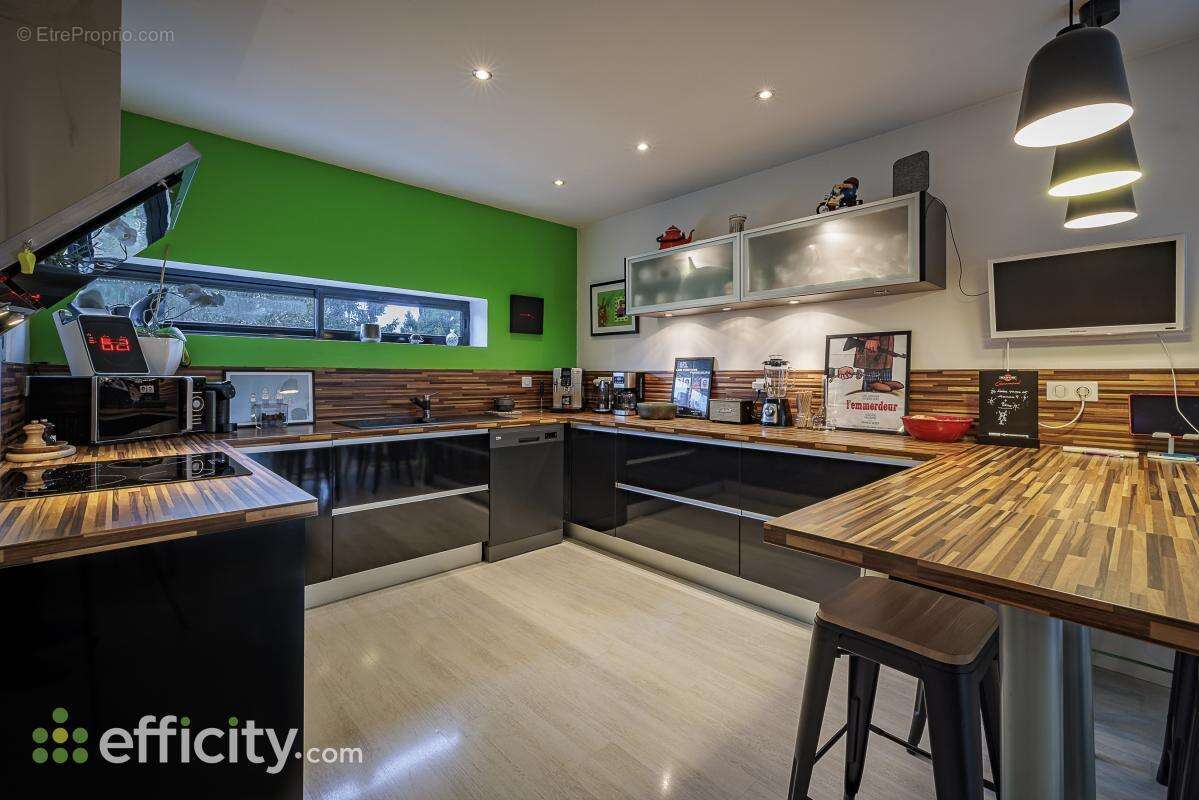 Maison à AMBARES-ET-LAGRAVE