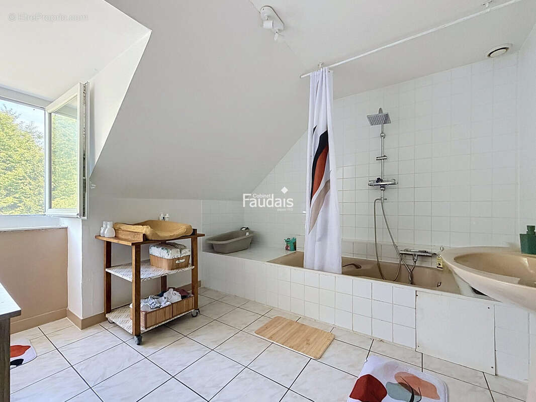 Maison 145 m² à Moyon  - photo 9