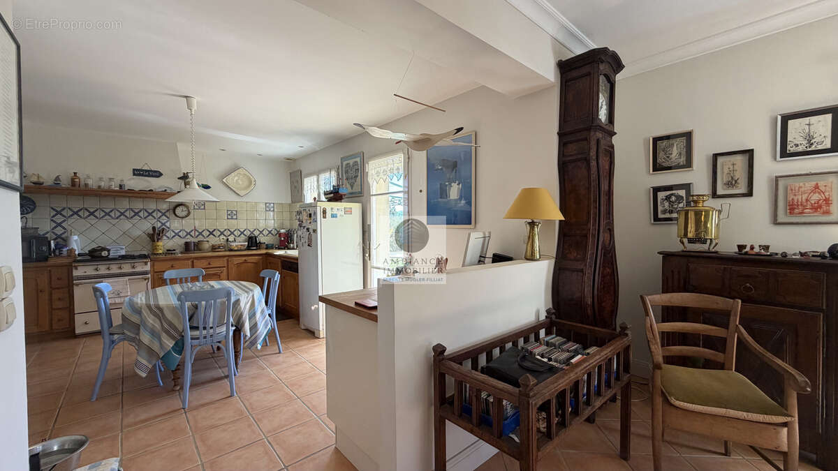 Maison à MONTELEGER