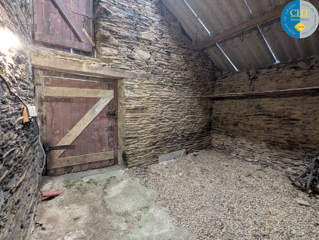 Charme et Authenticité : Longère en pierres sur vaste terrain à Monteneuf (56380) - photo 42