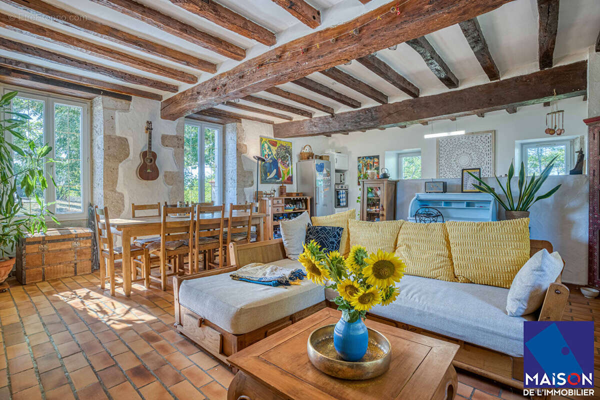 Entre Villeneuve-sur-Lot et Agen, Propriété en pierre avec gîte, piscine et pigeonnier  Dans la campagne venez découvrir cette b - photo 9