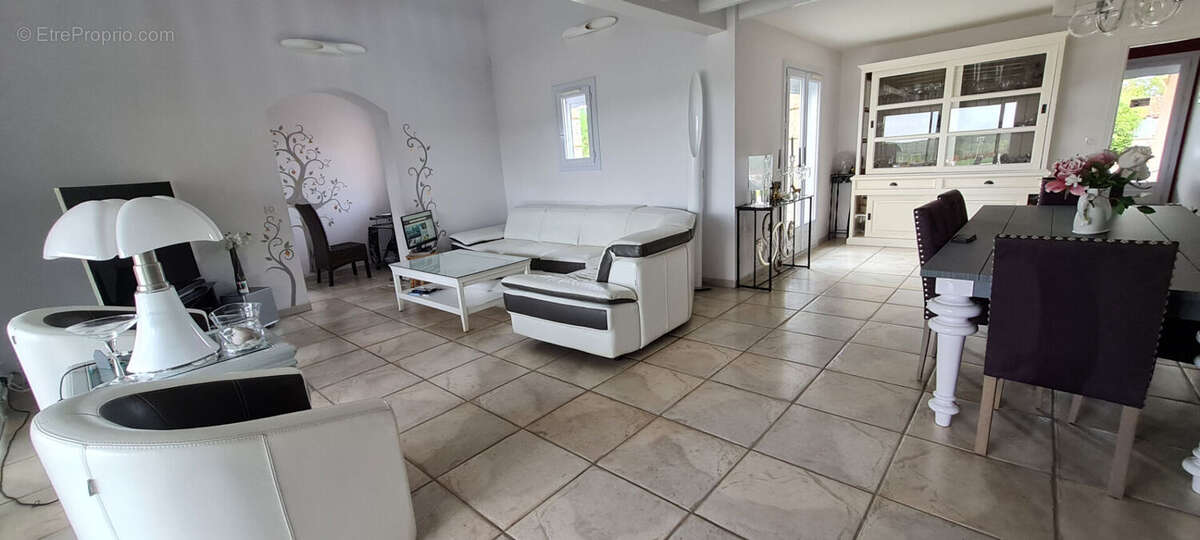 Maison à LAROQUE-TIMBAUT