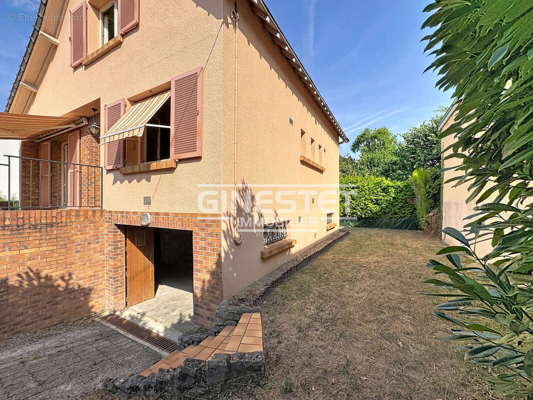 Maison à SAINT-JULIEN-LES-VILLAS
