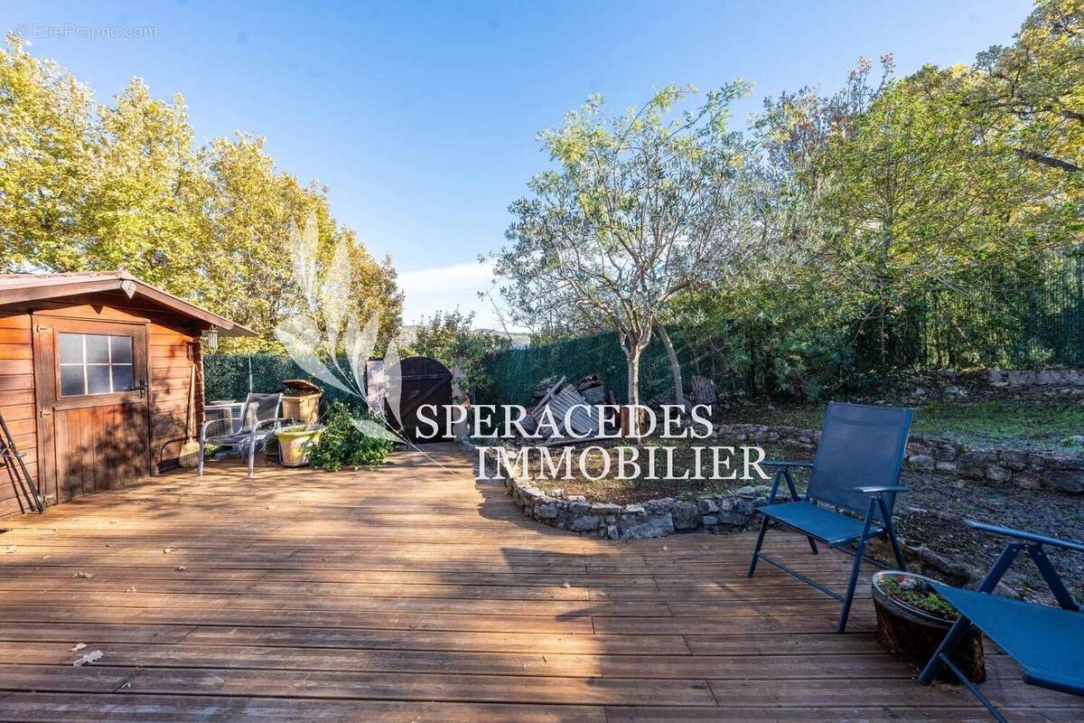 Maison à SAINT-CEZAIRE-SUR-SIAGNE