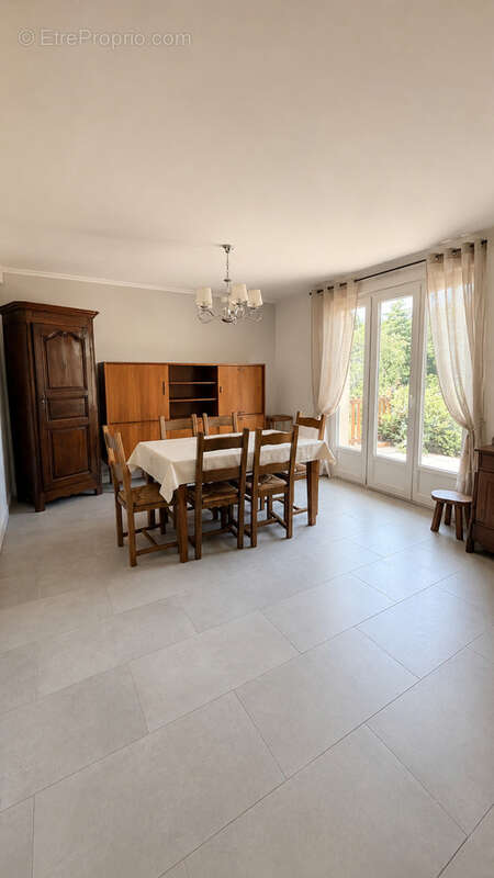 A VENDRE SAINTE-MAURE Maison familiale 181 m2, 7 chambres, avec accès privatif à la rivière Melda jardin 2367m - photo 6