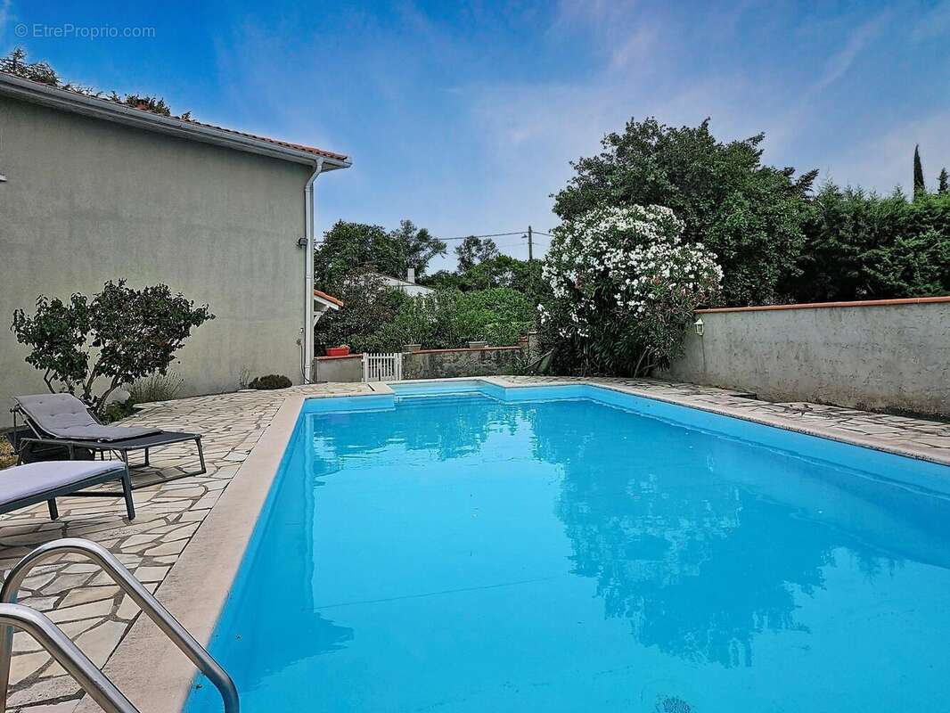 Maison 193 m² à Villeneuve-La-Comptal  - photo 2