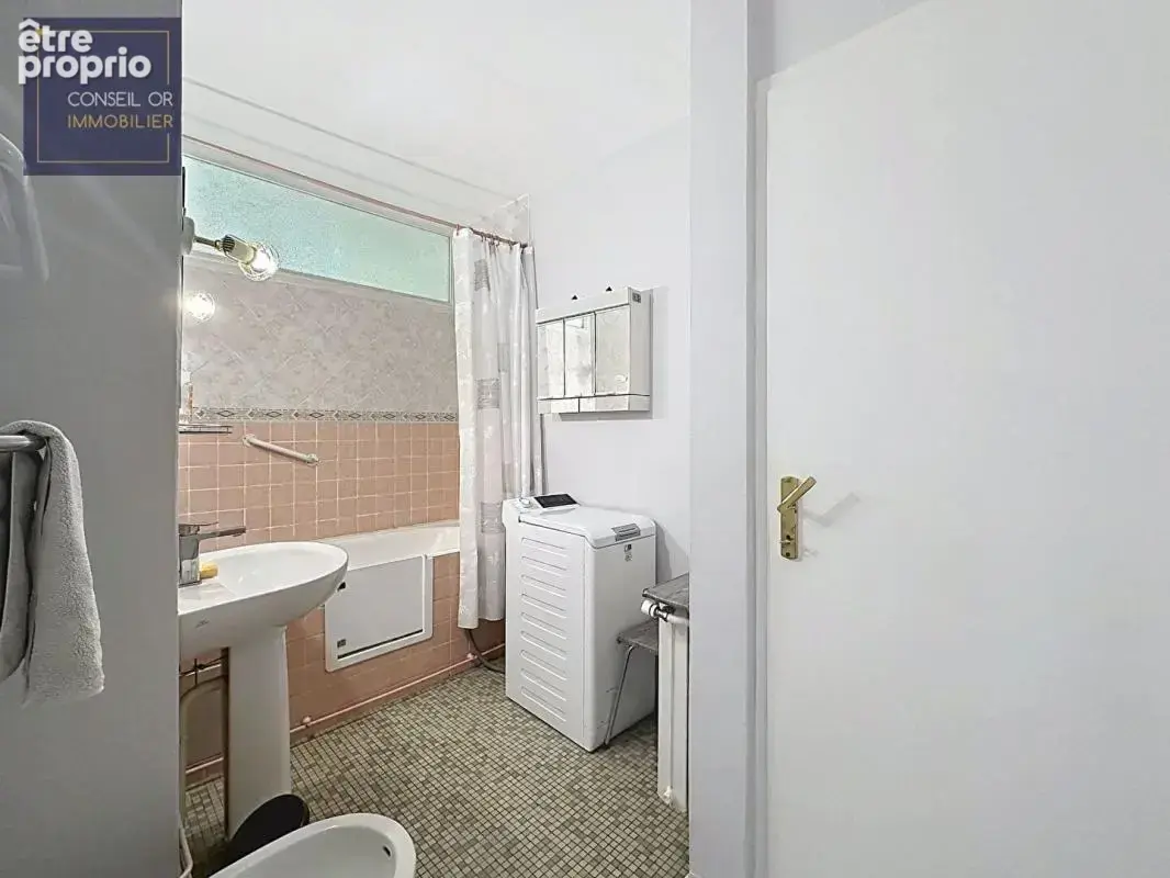 T3 - 77 m2 - 2 chambres - balcon - parking et cave - Francheville Châter - photo 10