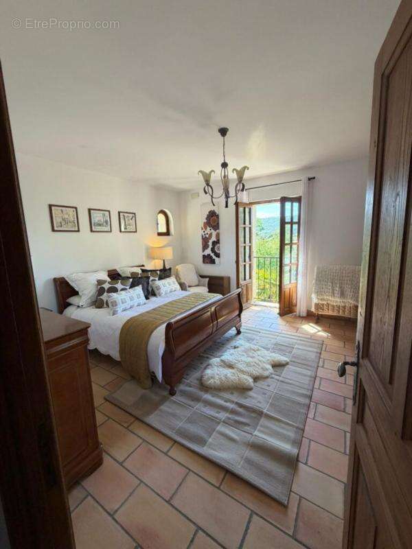 Maison à ALBA-LA-ROMAINE