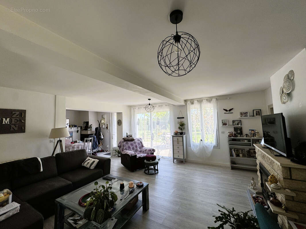 Maison à COURS-DE-PILE