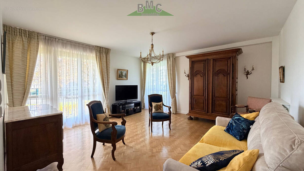 Appartement à LE PLESSIS-BOUCHARD