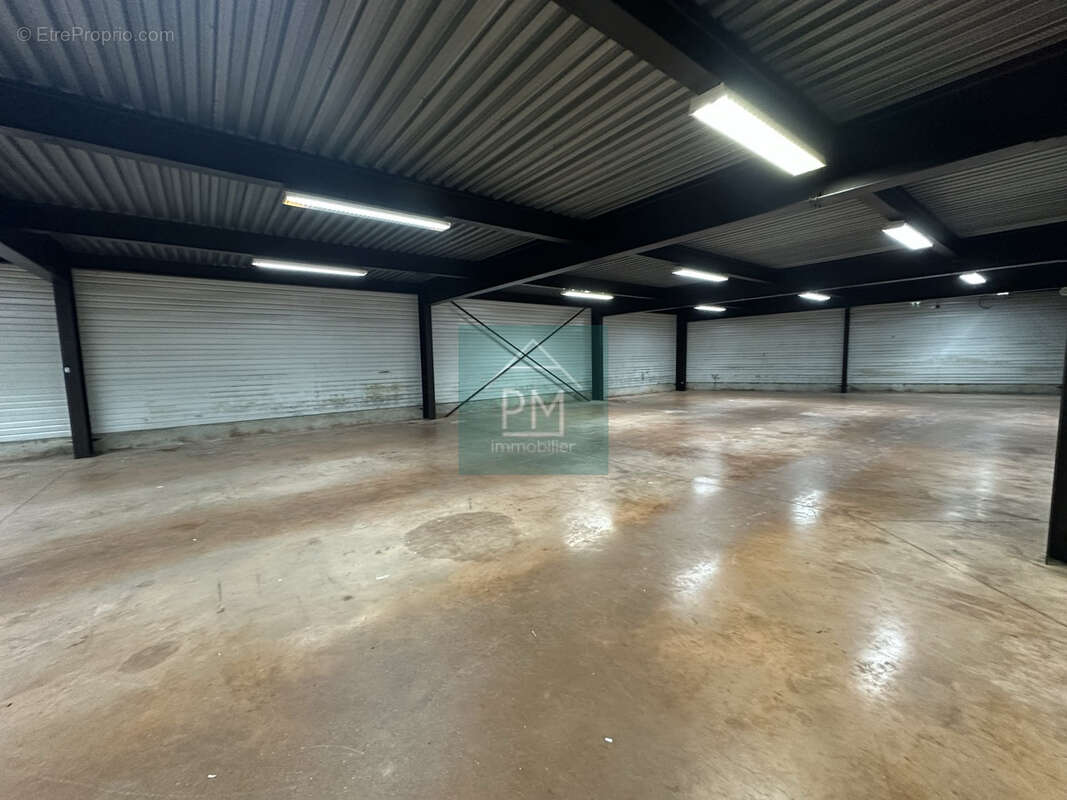 Commerce à FEUQUIERES-EN-VIMEU