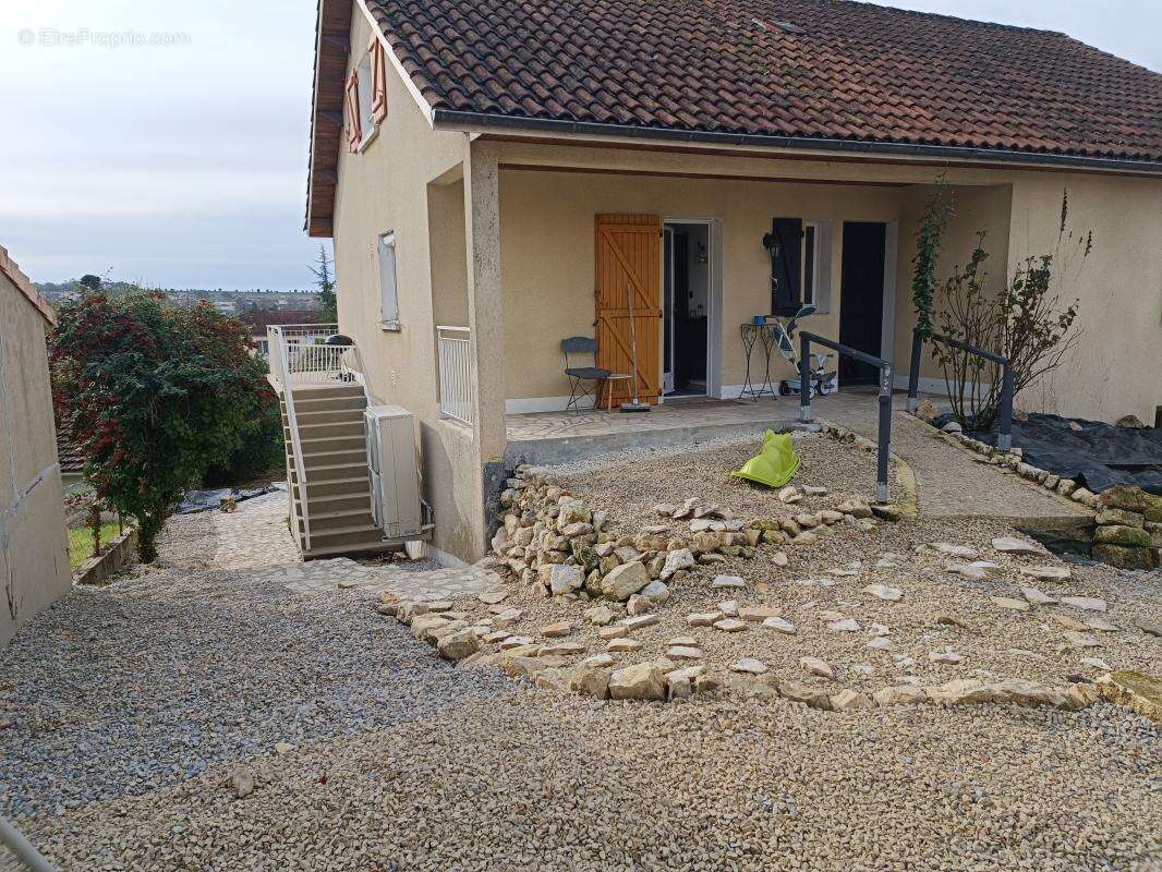 Maison à RUELLE-SUR-TOUVRE