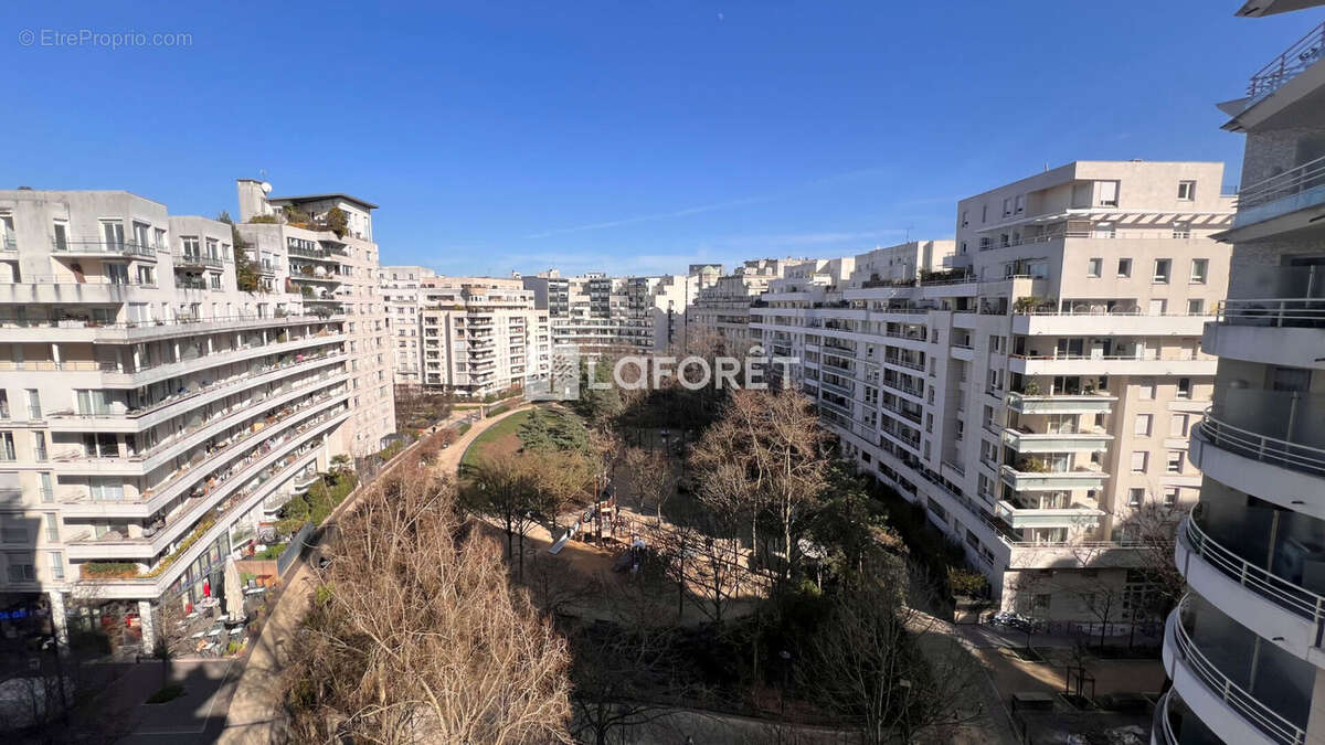 Appartement à COURBEVOIE