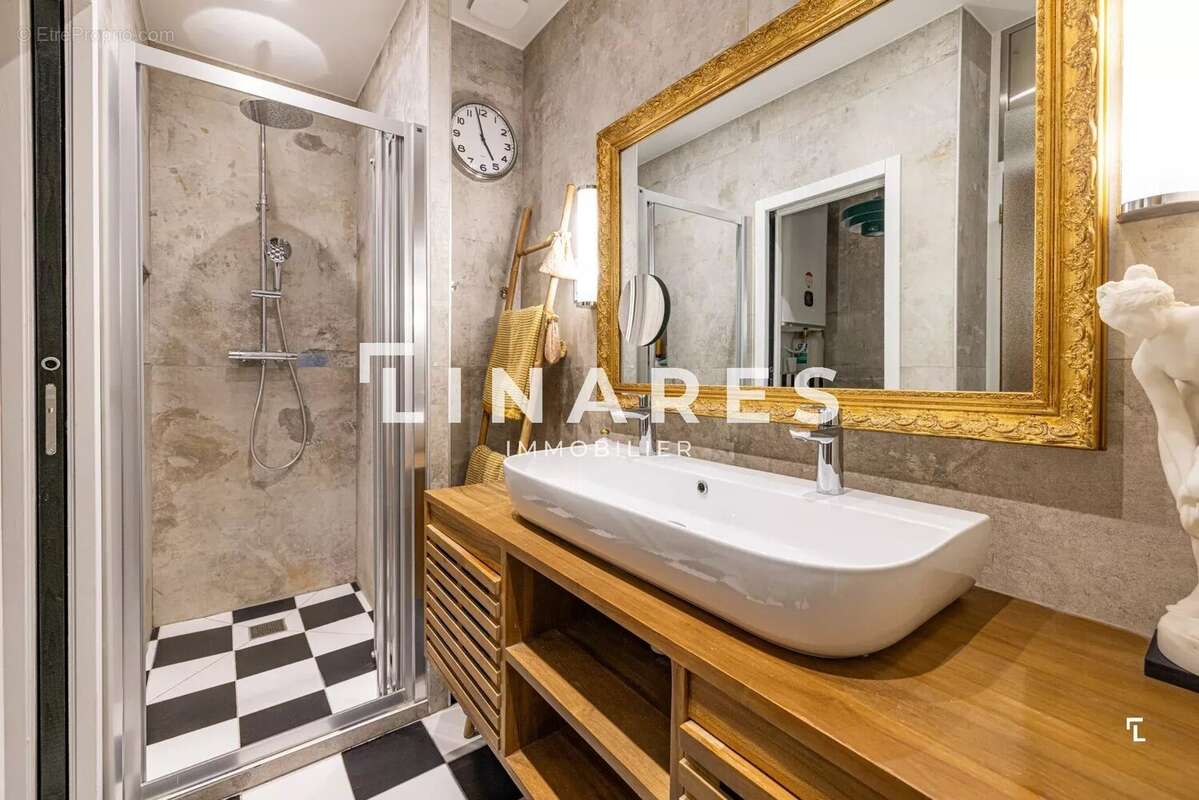 Appartement à MARSEILLE-1E