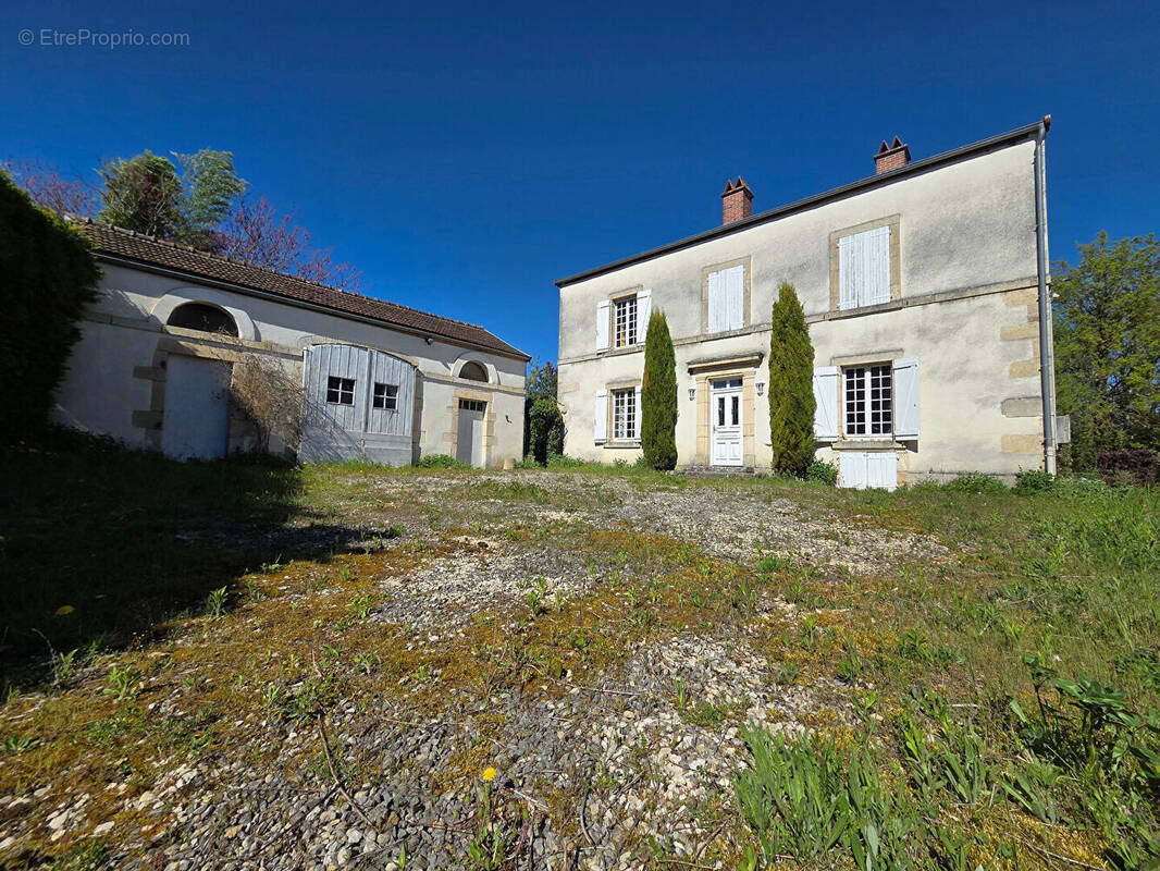 Maison à POINSON-LES-GRANCEY