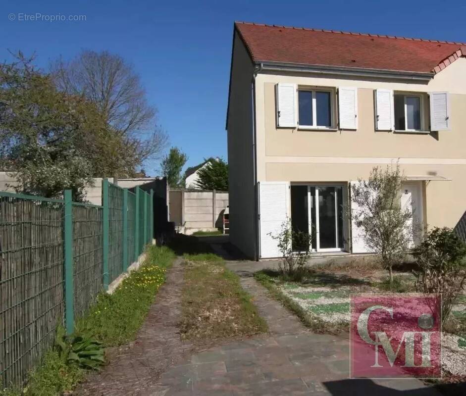 Maison à SAINT-CHERON