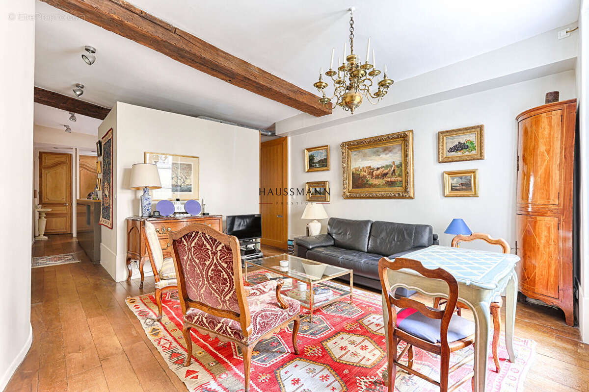 Appartement à PARIS-1E